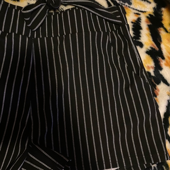 Shorts - Picture 3 of 9